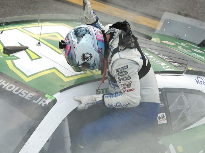 NASCAR-Boxenfunk 2026: Ricky Stenhouse Jr. feiert Truck-Debüt