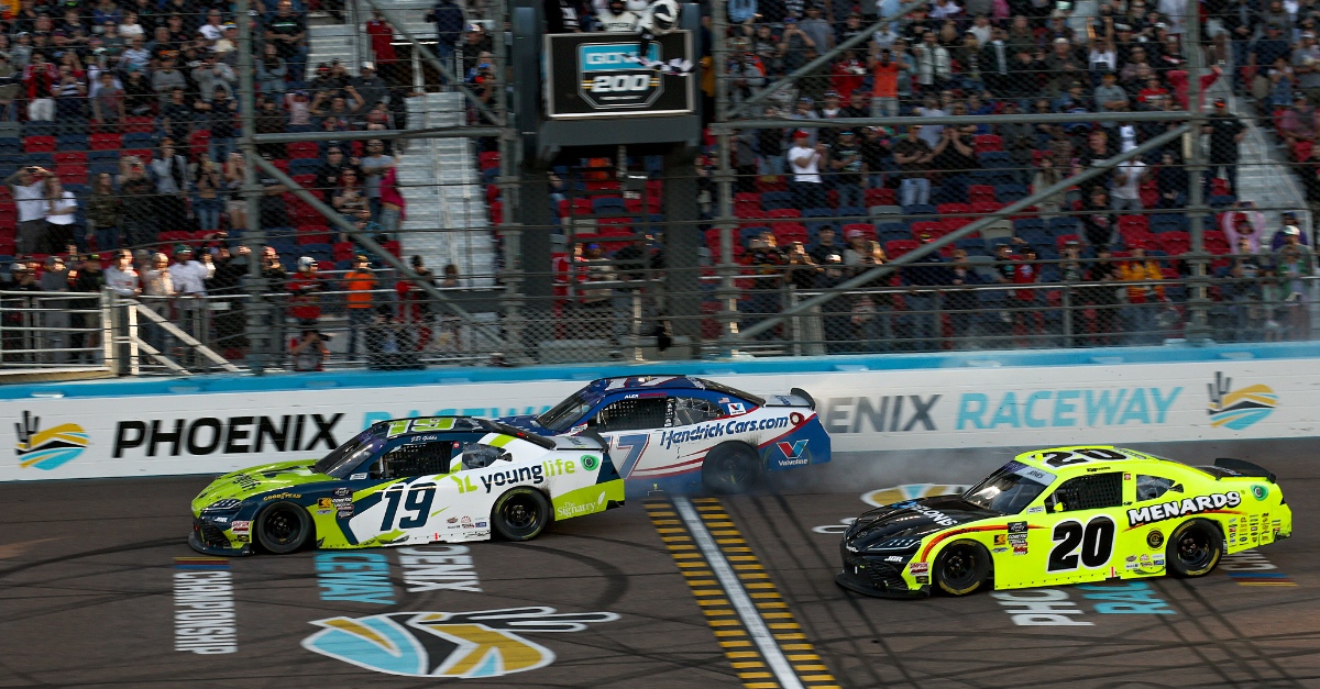 Irres Threewide-Finish bringt Almirola den Xfinity-Sieg in Phoenix