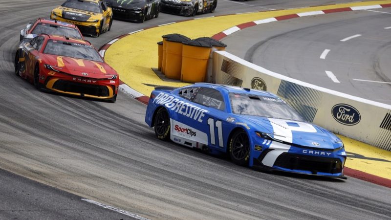 “Die #11 gegen den Rest der Welt”: Hamlin gewinnt nach zehn Jahren wieder in Martinsville