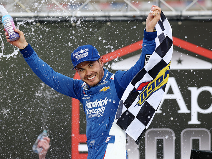 Burnout auf dem Flugzeugträger: Kyle Larson ist das Gesicht von NASCAR 26