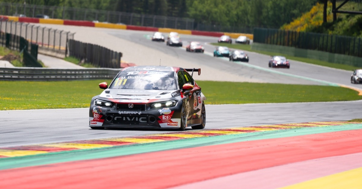 TCR Europe in Spa: Butti holt ersten Sieg, die Clairets mischen die Wertung auf