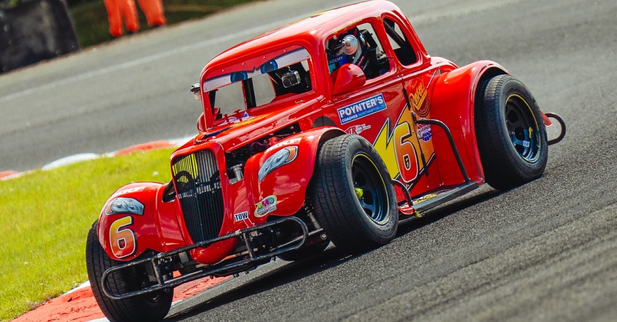 UK Legends Cars in Brands Hatch: Im Rahmen der EuroNASCAR übernimmt Read die Führung