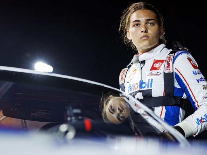 „Frauenthema kümmert mich nicht“: Junge Pilotin begeistert Earnhardt Jr. und Tony Stewart