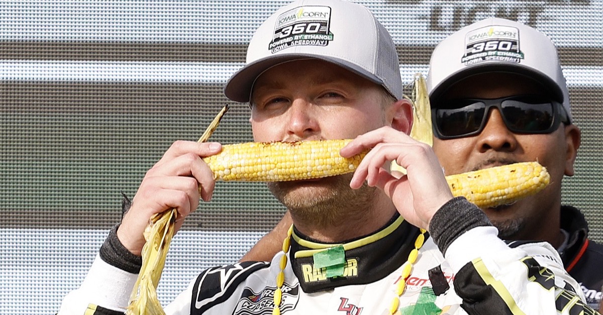 145 Runden mit einer Tankfüllung: William Byron gewinnt Spritkrimi von Iowa
