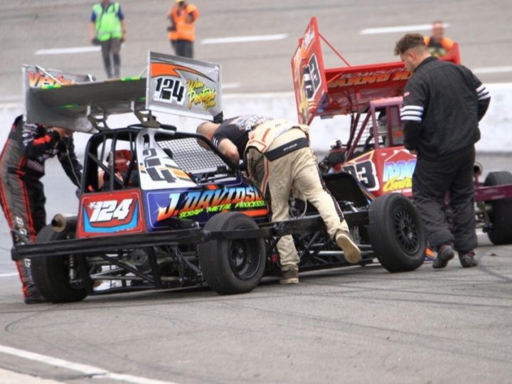 Von Rauchzeichen bis Sieg: Wim Peeters Jr. gewinnt umstrittenen F2-World-Cup
