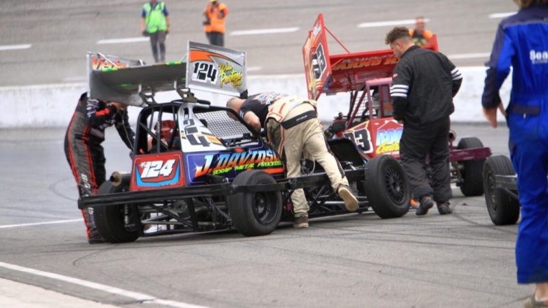Von Rauchzeichen bis Sieg: Wim Peeters Jr. gewinnt umstrittenen F2-World-Cup