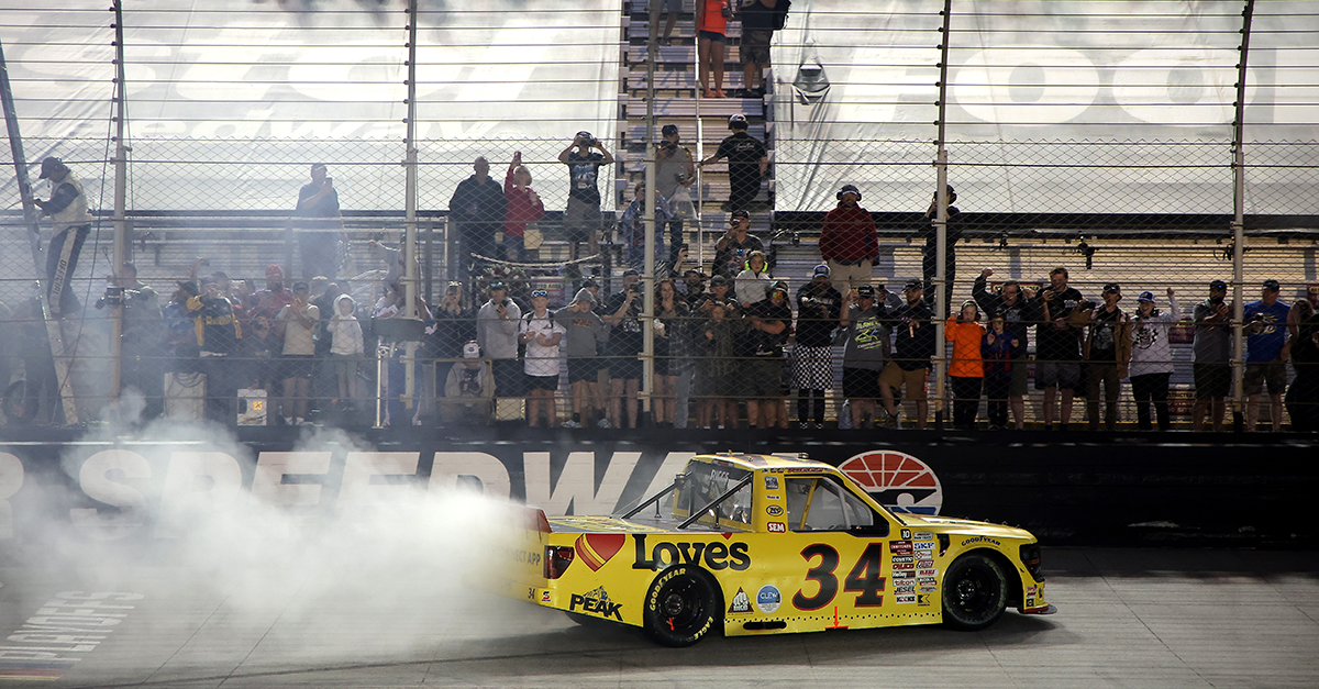 Erst Dreher, dann Sieg: Riggs gewinnt Bristol und beendet Corey Heims Serie