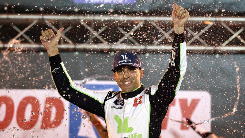 Dank Risikobereitschaft: Almirola gewinnt NASCAR-Xfinity-Rennen in Bristol
