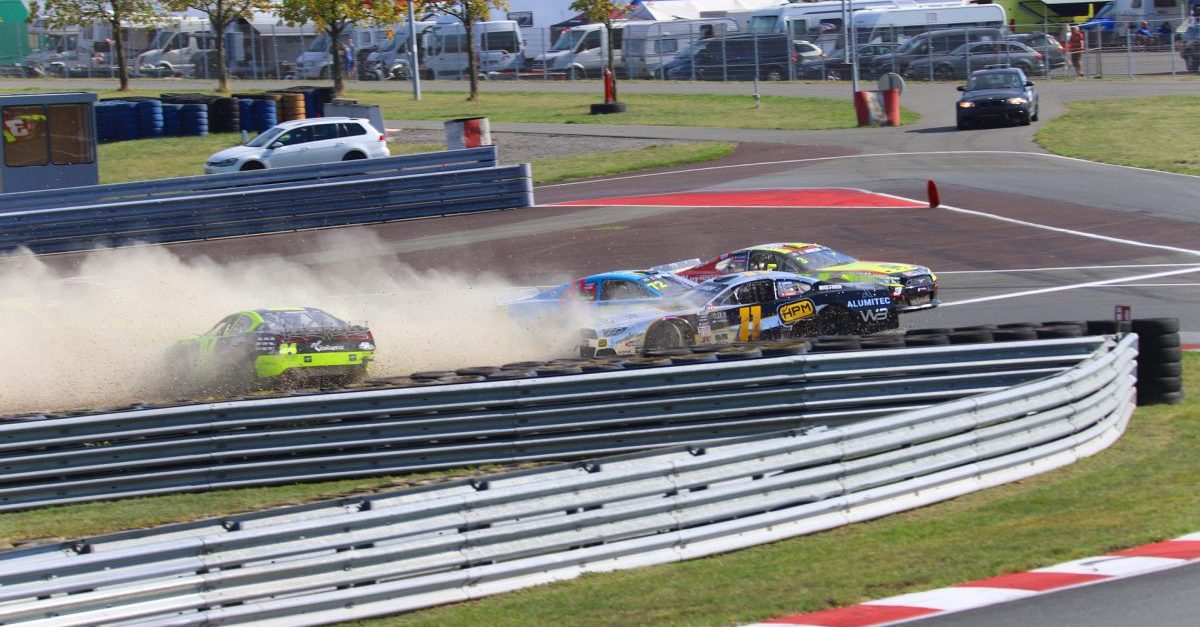 Playoff-Chaos in Oschersleben: Hezemans profitiert vom „Big-One“