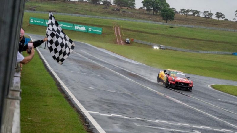 Erst Bueno-Strategie, dann Casagrande-Blindflug: NASCAR Brasil in Velocitta