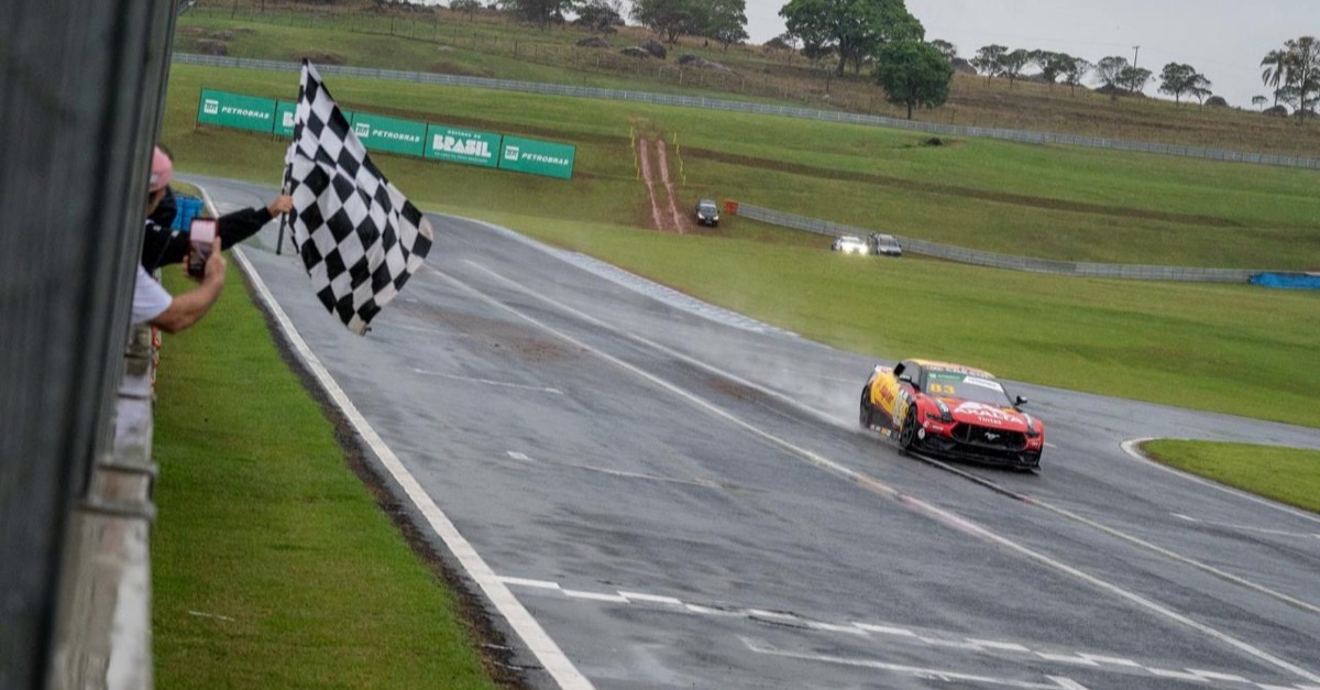 Erst Bueno-Strategie, dann Casagrande-Blindflug: NASCAR Brasil in Velocitta