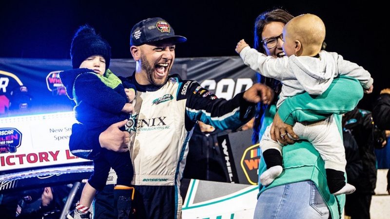 NASCAR-Boxenfunk 2026: Bonsignore gewinnt Modified-Auftakt