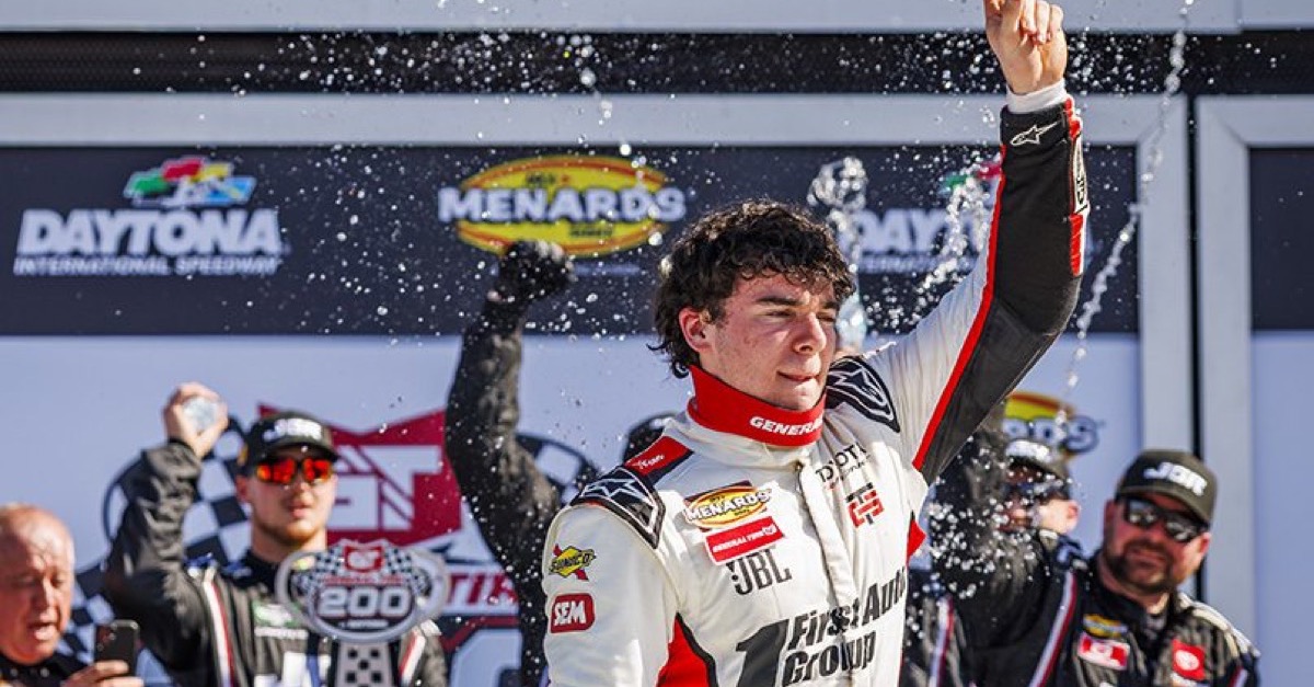 Daytona-Drama: Youngster räumt Führende ab und schreibt ARCA-Geschichte