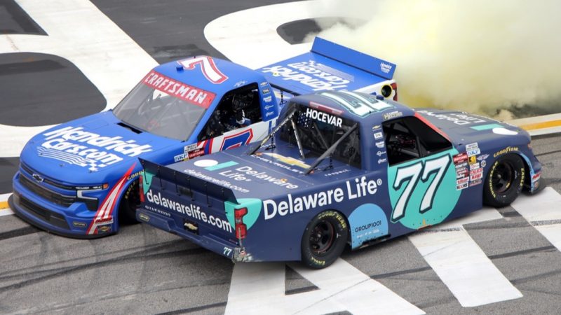 Plötzlich Freunde? Hocevar stürmt Busch-Siegesfeier in Atlanta