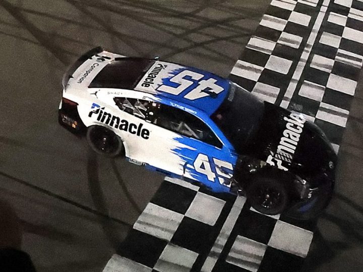 Panzertape und Risiko: Wie Reddick seinen schrottreifen Toyota in Atlanta zum Sieg fuhr