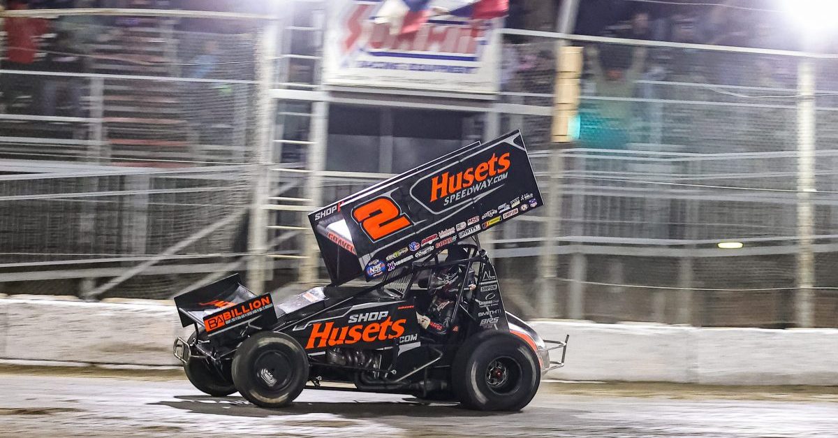 World of Outlaws in Texas: David Gravel stiehlt Bill Balog den Sieg in der letzten Kurve