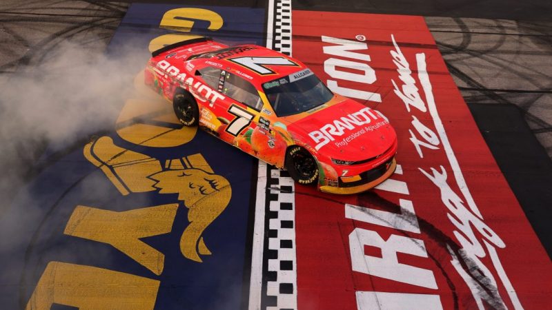 O’Reilly Series in Darlington: Allgaier triumphiert dank Boxencrew