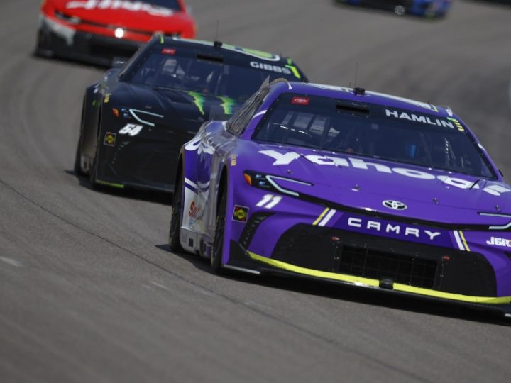 Denny Hamlin stürmt in Las Vegas zum Meilenstein: Sieg trotz Strafe