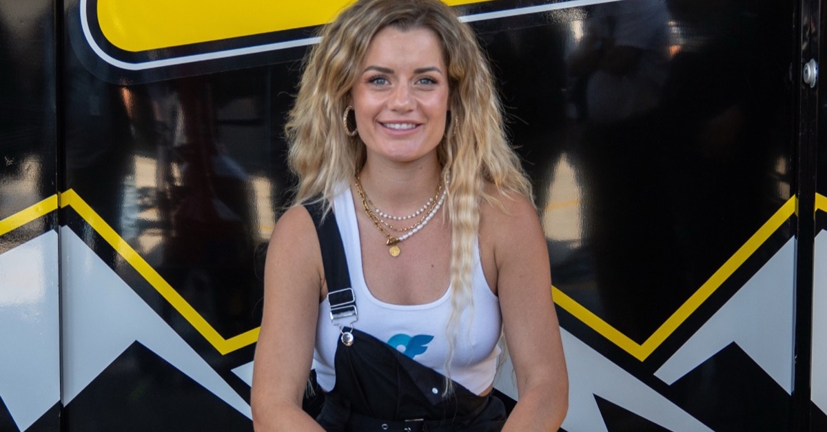 Happinessa dockt bei Rette Jones Racing by Hendriks Motorsport an