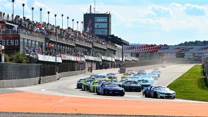 Italienische Flaggen in Spanien: Ercoli und Ghirelli gewinnen den V8GP-Auftakt der EuroNASCAR