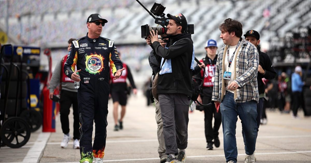 Frust und Crash statt Top 10: Busch legt sich mit Nemechek an