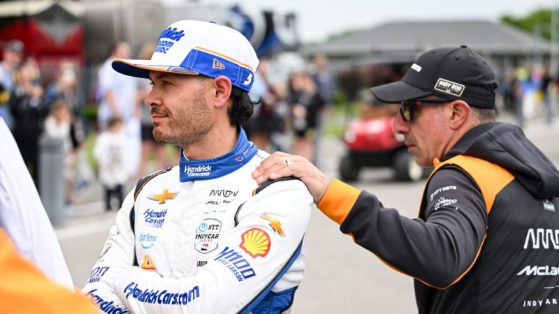 NASCAR-Boxenfunk 2026: Prime Video zeigt Doku über Kyle Larsons „Double-Duty“