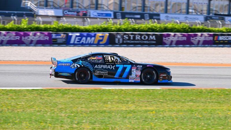 „Härtestes Rennen“: Beitske Visser ringt NASCAR-Monster ohne Servolenkung ins Ziel