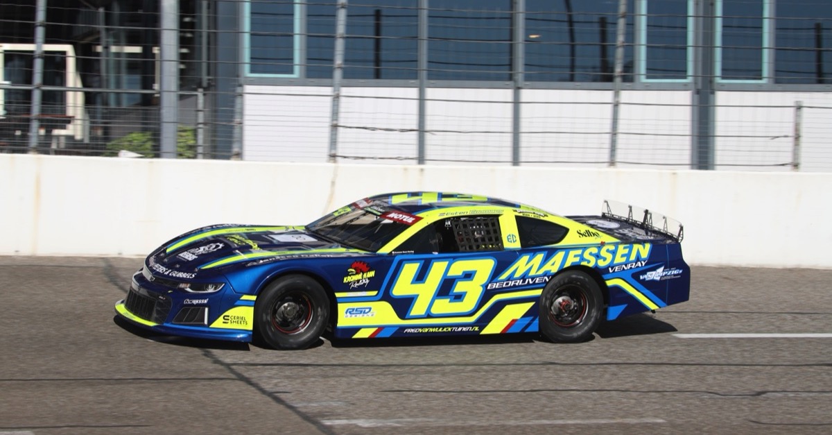 V8 Oval Series an Pfingsten: Coumans holt Tagessieg, Bachor bleibt in Schlagweite