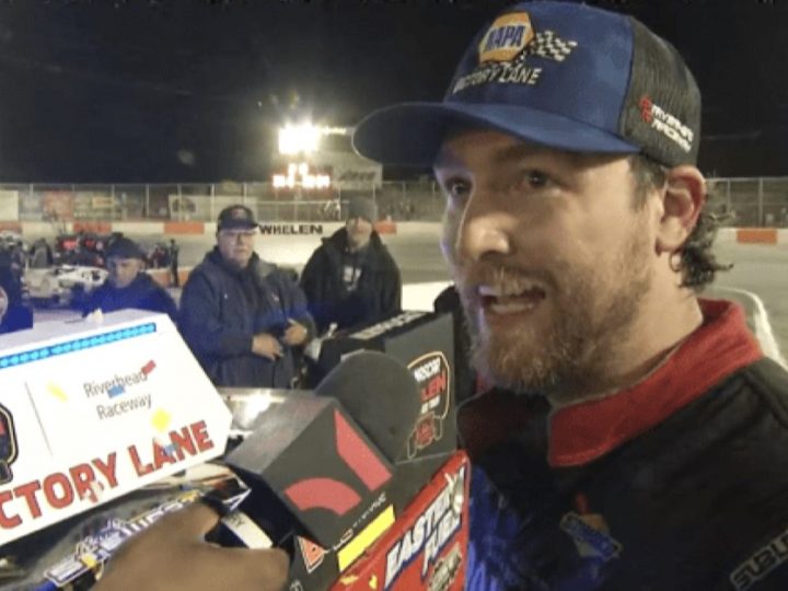Modified-Debütsieg: Mark Stewart gewinnt auf dem Riverhead Raceway