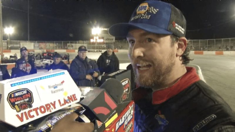 Modified-Debütsieg: Mark Stewart gewinnt auf dem Riverhead Raceway