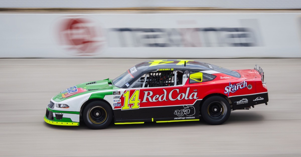 NASCAR Mexiko: De Alba Jr. bezwingt das Oval-Chaos und feiert ersten Saisonsieg