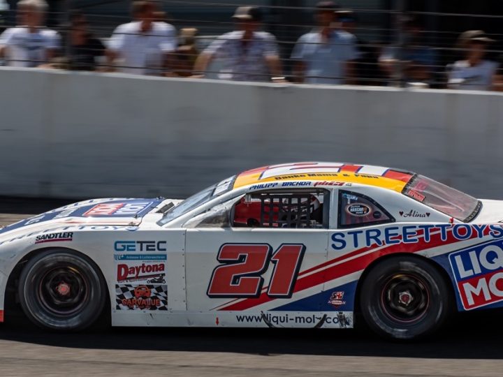V8 Oval Series: Bachor Racing glänzt mit Zuverlässigkeit beim Coumans-Sieg in Venray