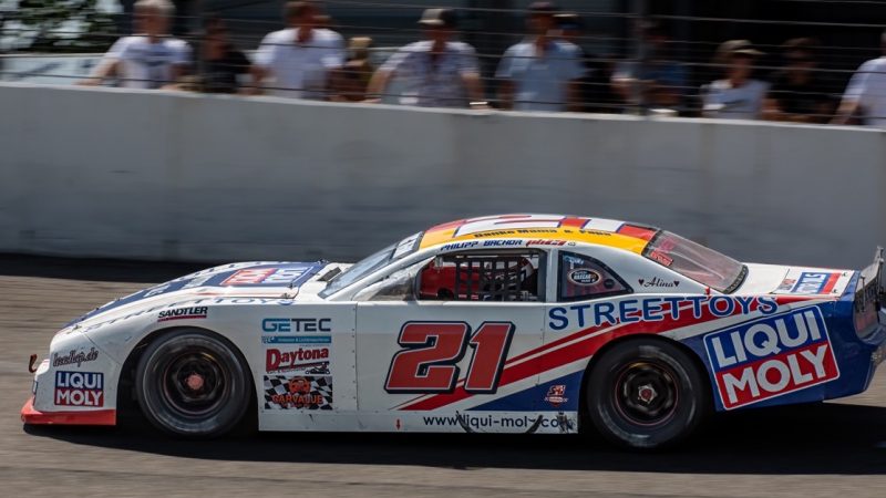 V8 Oval Series: Bachor Racing glänzt mit Zuverlässigkeit beim Coumans-Sieg in Venray