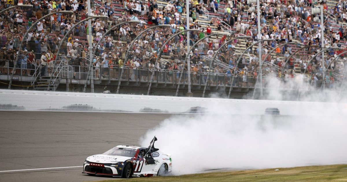 Elf Sekunden Vorsprung: Denny Hamlin sichert sich Sieg in Michigan
