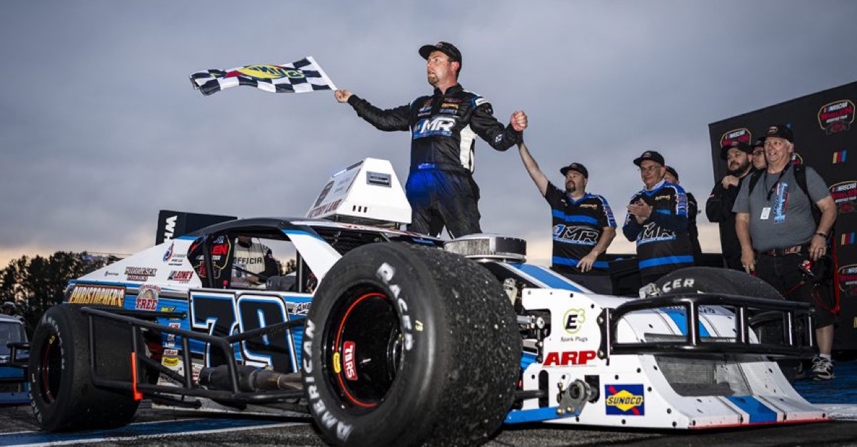 NASCAR-Modified: Jon McKennedy gewinnt auf dem Oxford Plains Speedway