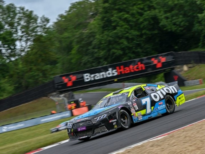 Das Manöver des Jahres: Martin Doubek krönt sich mit Threewide-Wahnsinn zum Prinzen von Brands Hatch