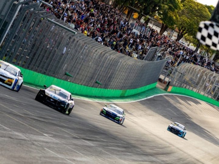 Nicolas Costa triumphiert mit historischem Doppelsieg beim NASCAR-Krimi in Interlagos