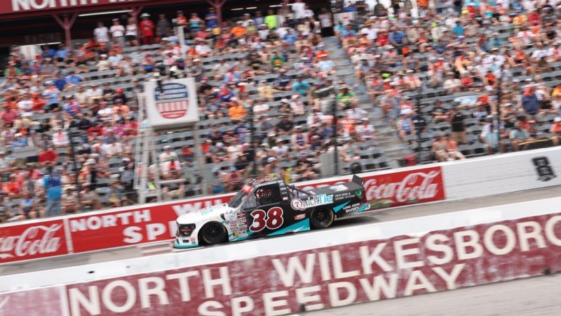 Historischer Rekordsieg: Chandler Smith stürmt zum Truck-Triumph in North Wilkesboro