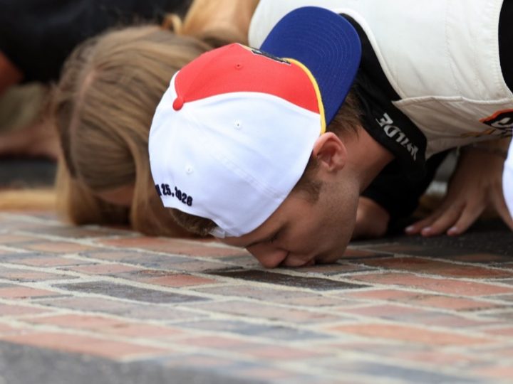 Erster Sieg in der NASCAR O’Reilly Series: Kvapil küsst die Bricks in Indianapolis