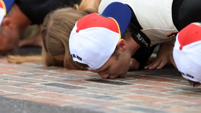 Erster Sieg in der NASCAR O’Reilly Series: Kvapil küsst die Bricks in Indianapolis