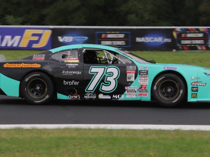 Jacob Parry triumphiert bei der Rookie-Challenge der NASCAR Euro Series in Most