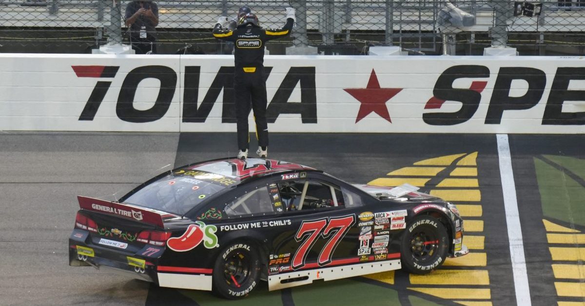 McKee siegt in Iowa: Nur zwei Punkte trennen ihn und Reaves vor dem ARCA-East-Finale in Bristol