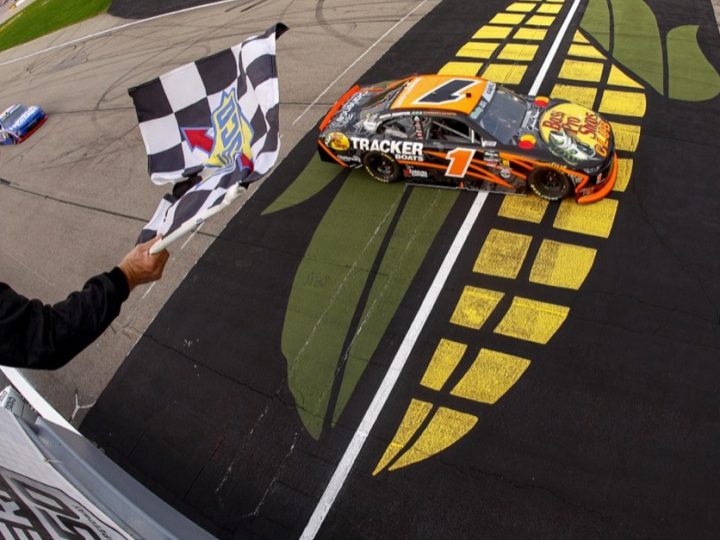 Zwei Siege in Serie: Carson Kvapil stürmt zum Overtime-Krimi-Sieg in Iowa