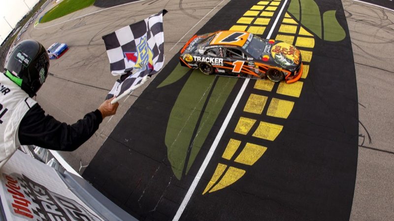 Zwei Siege in Serie: Carson Kvapil stürmt zum Overtime-Krimi-Sieg in Iowa