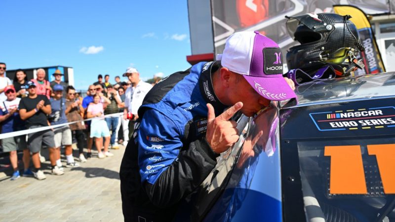 Trotz Handverletzung: Gianmarco Ercoli triumphiert bei der NASCAR Euro Series in Most