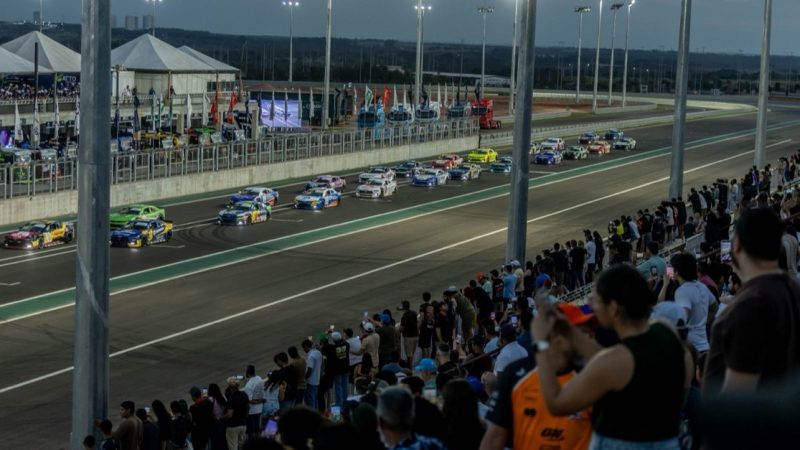 Nachtspektakel in Cuiaba: Arthur Gama beendet Durststrecke mit NASCAR-Brasil-Sieg