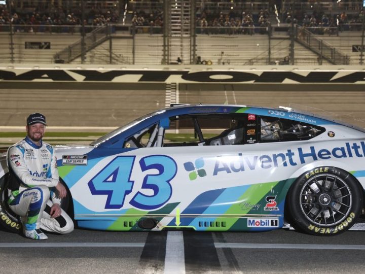 NASCAR-Boxenfunk 2026: Erik Jones verlängert langfristig bei Legacy Motor Club