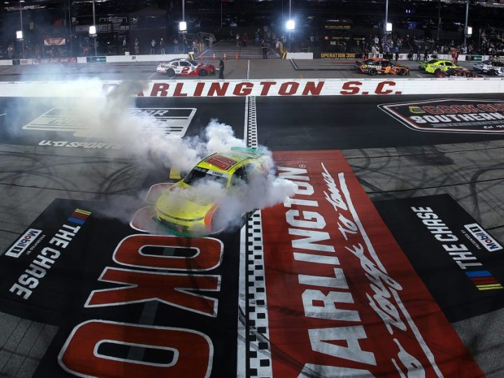 Blitzschneller Stopp bringt Creed den O’Reilly-Sieg in Darlington: Drama zwischen Day und Sawalich