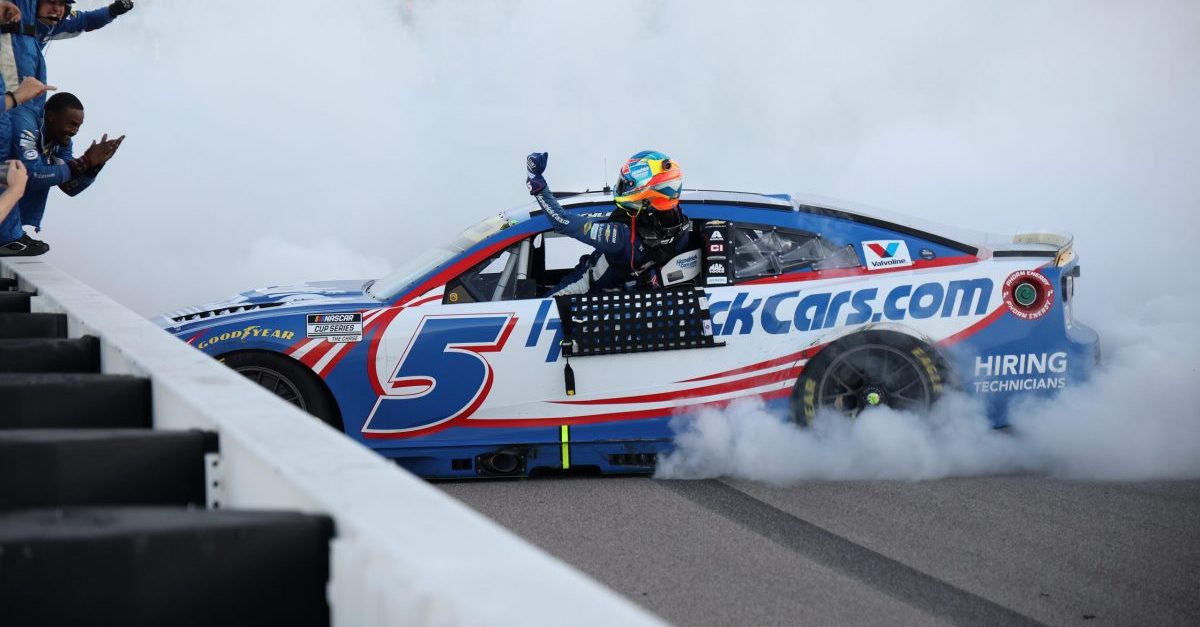 NASCAR in Gateway: Larson beendet Durststrecke nach Überlebenskampf