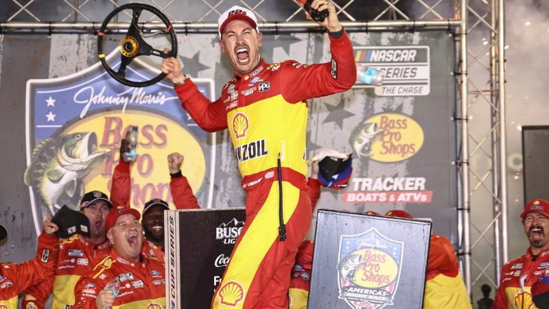 „Fröhliche Weihnachten“: Joey Logano staubt NASCAR-Sieg auf dem Bristol Motor Speedway ab